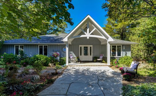 House in Wasaga Beach, Ontario, Canada 1