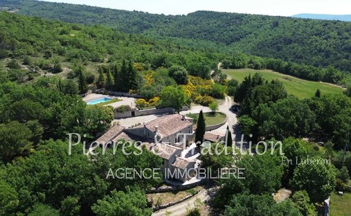 Estate in Reillanne, Provence-Alpes-Côte d'Azur, France 1