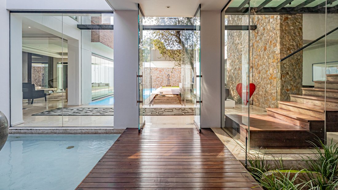 Country House in Illovo, Chislehurston, Gauteng 5 - 18002700