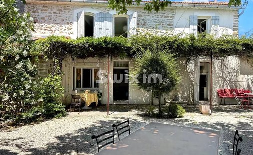 Country House in Sainte-Cécile-les-Vignes, Provence-Alpes-Côte d'Azur, France 1