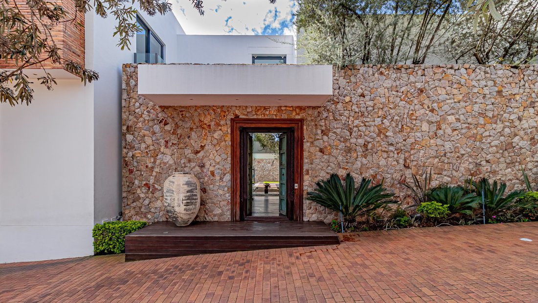 Country House in Illovo, Chislehurston, Gauteng 4 - 18002700