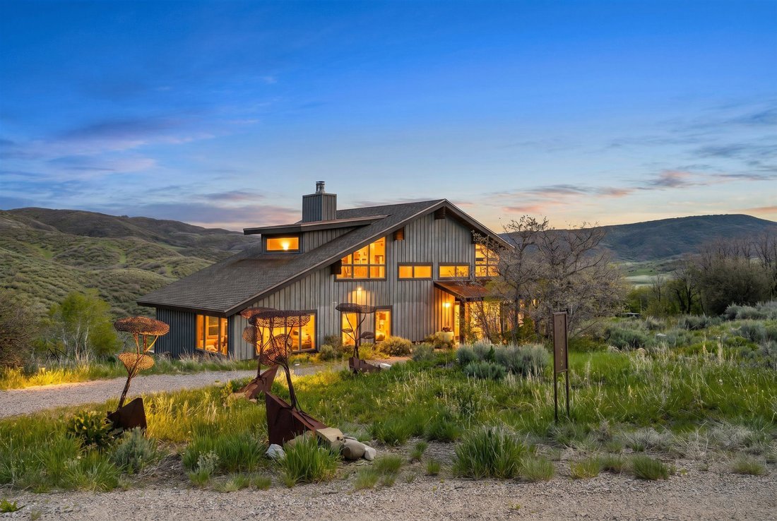 Oak Creek, Colorado, United States 1 - 18003651