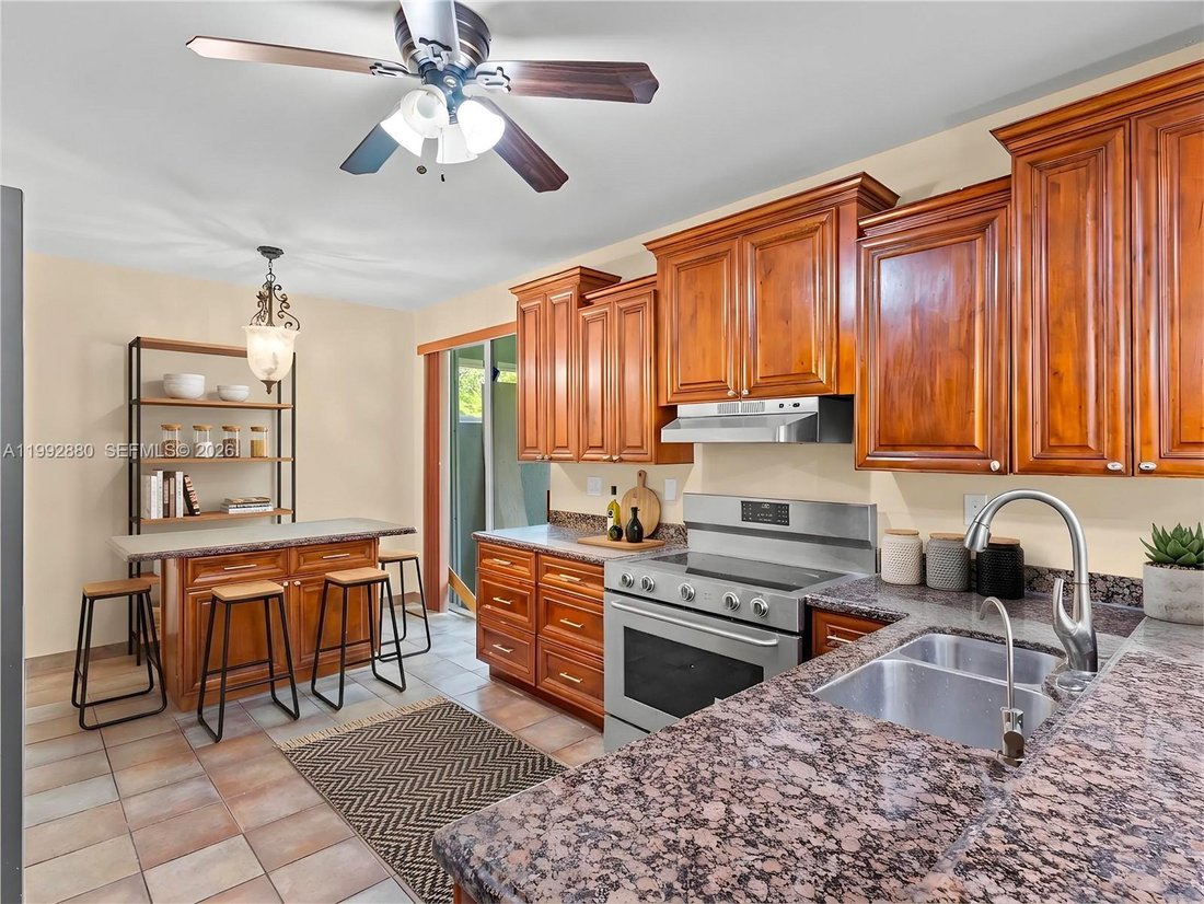 House in Pembroke Pines, Florida, United States 5 - 17536963