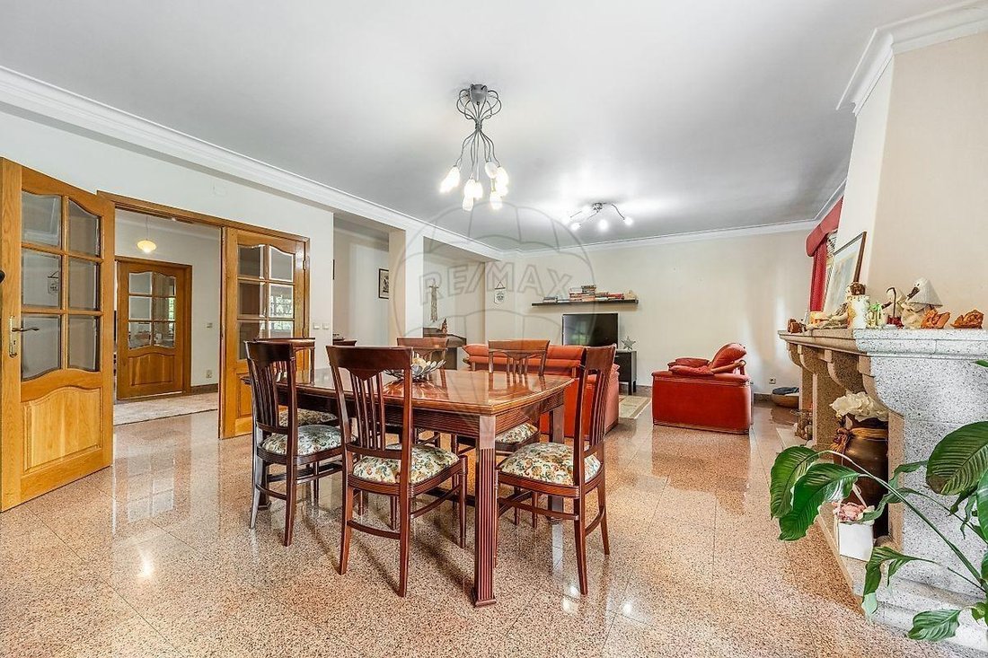Villa in Braga (Maximinos, Se e Cividade), Braga, Portugal 2 - 18003476