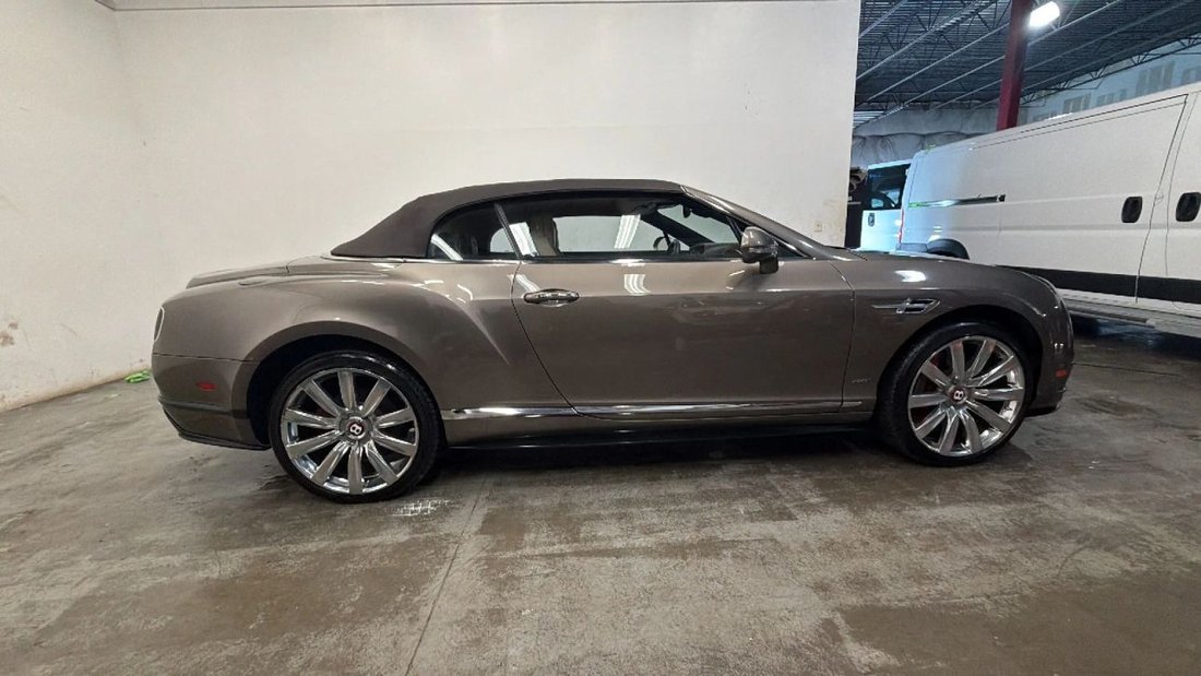 Cabriolet in Chantilly, VA, United States 3 - 18002604