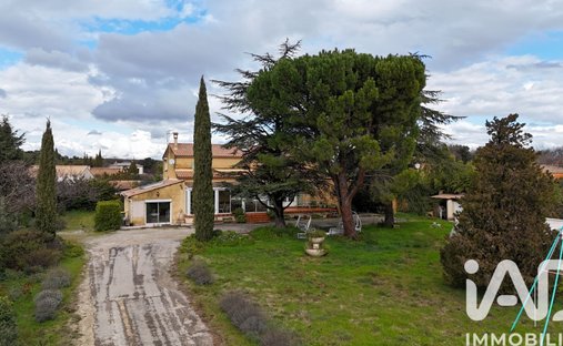 House in Domazan, Occitania, France 1