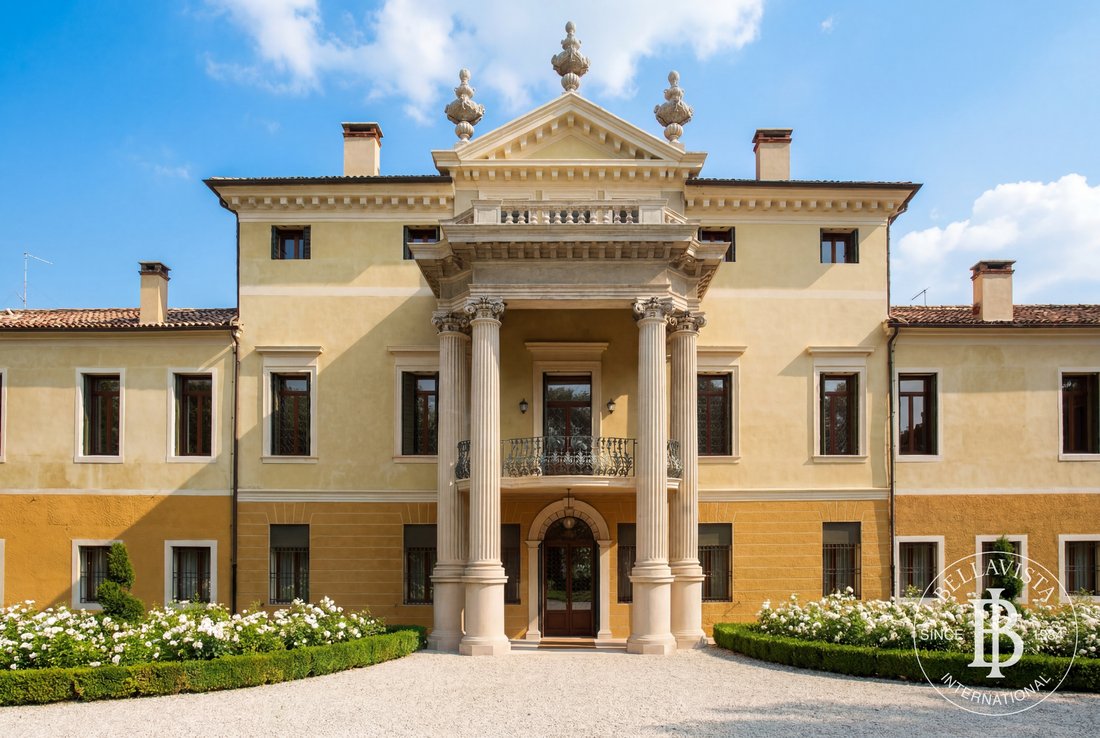 Villa in Bassano del Grappa, Veneto, Italy 2 - 17986040