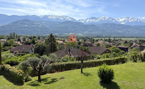 House in Lumbin, Auvergne-Rhône-Alpes, France 1