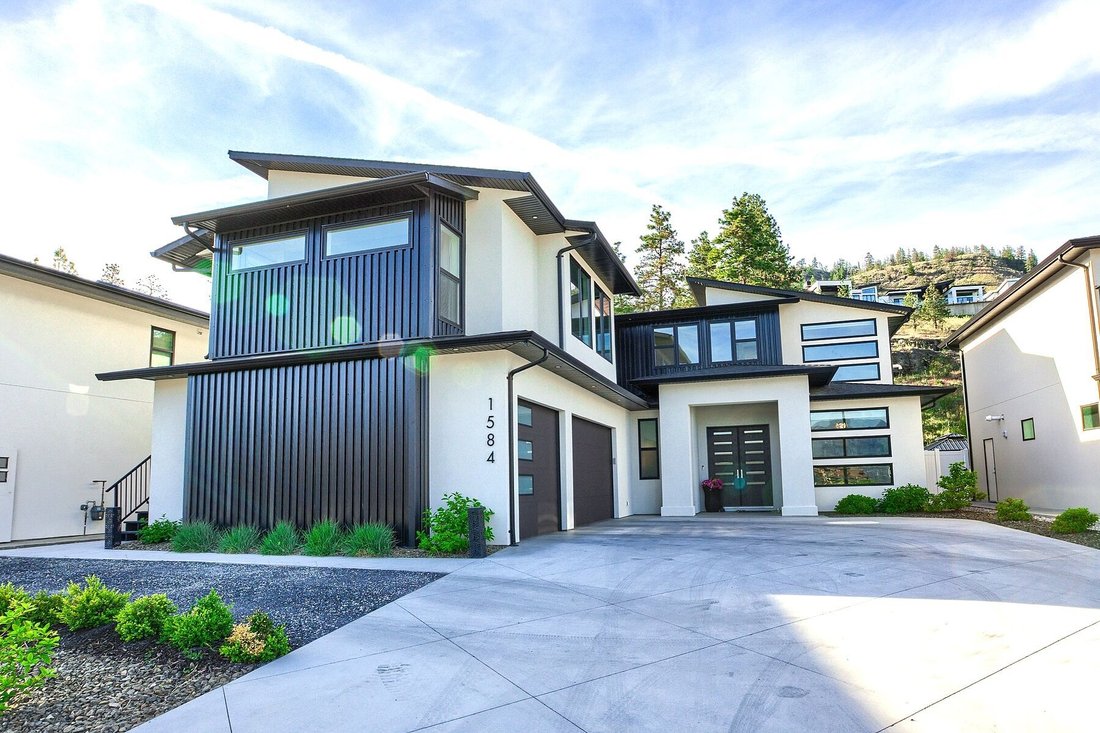 House in West Kelowna, British Columbia, Canada 1 - 15716352
