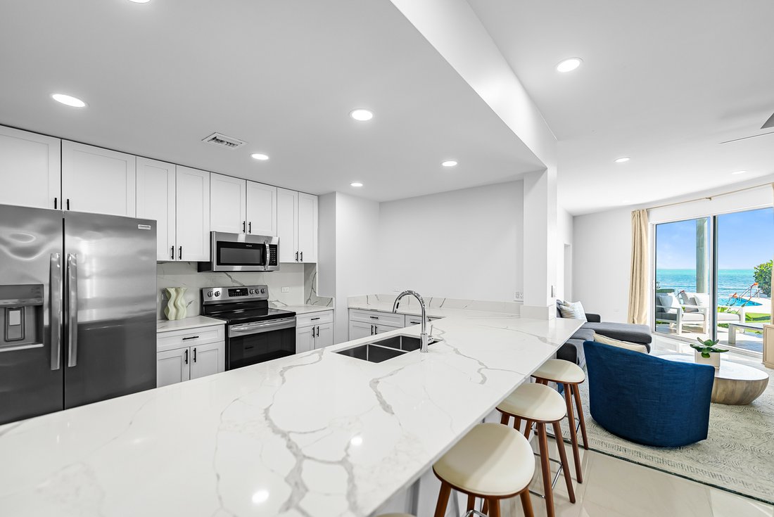Condo in George Town, George Town, Cayman Islands 3 - 18001456