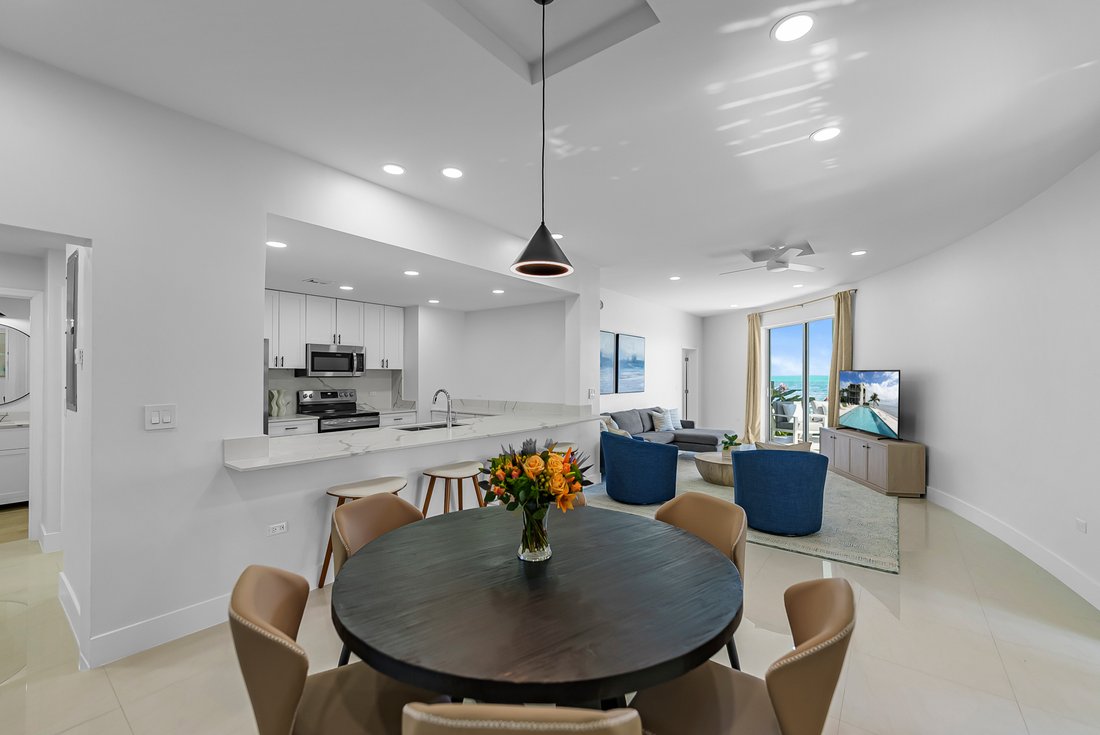 Condo in George Town, George Town, Cayman Islands 2 - 18001456