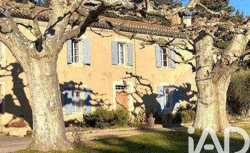 House in Velorgues-Petit Palais, L'Isle-sur-la-Sorgue, France 1