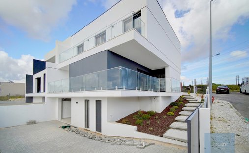 House in Sao Domingos de Rana, Lisbon, Portugal 1