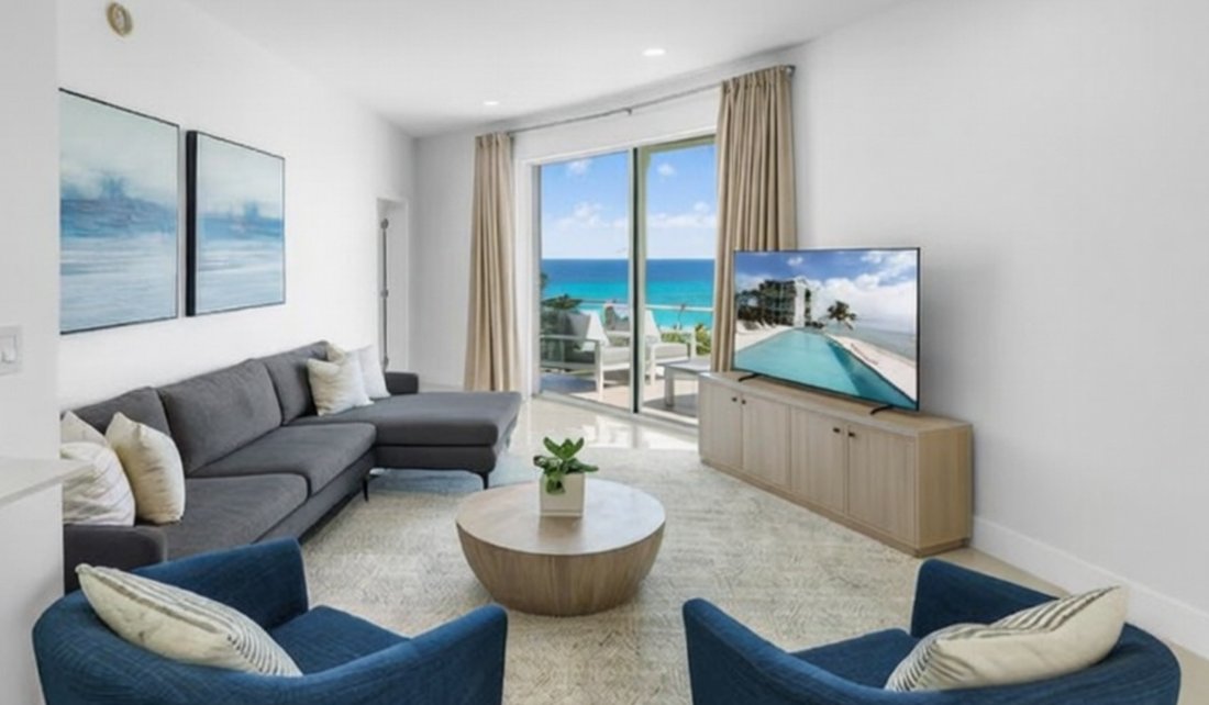 Condo in George Town, George Town, Cayman Islands 1 - 18001456