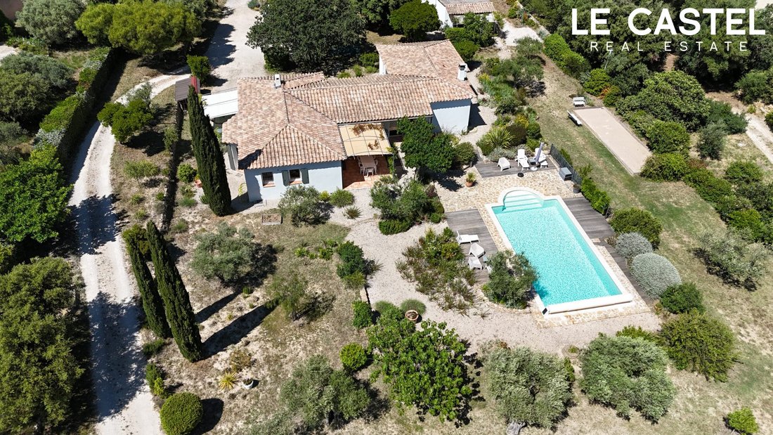 Villa in La Cadiere-d'Azur, Provence-Alpes-Côte d'Azur, France 2 - 17912308