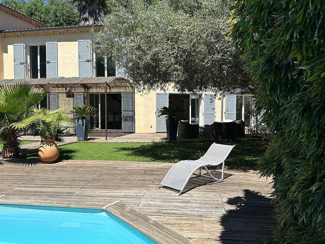 Villa in Rayol-Canadel-sur-Mer, Provence-Alpes-Côte d'Azur, France 1 - 18001070