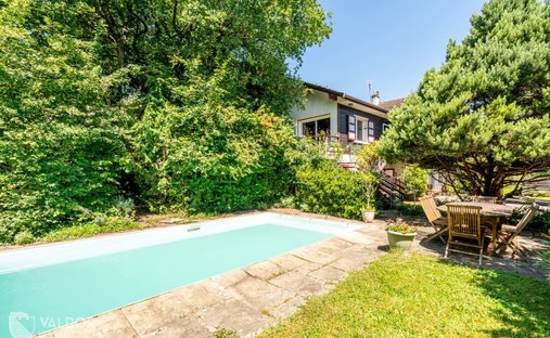 Chalet in Est, Dardilly, France 1