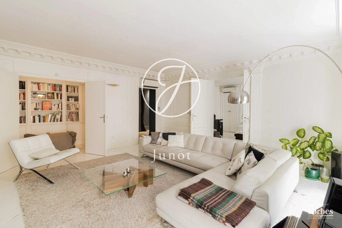 Apartment in Hoche-Friedland, Paris 8e Arrondissement, Paris 3 - 18003885