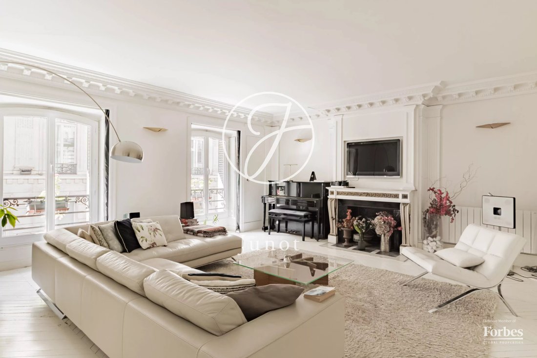Apartment in Hoche-Friedland, Paris 8e Arrondissement, Paris 1 - 18003885