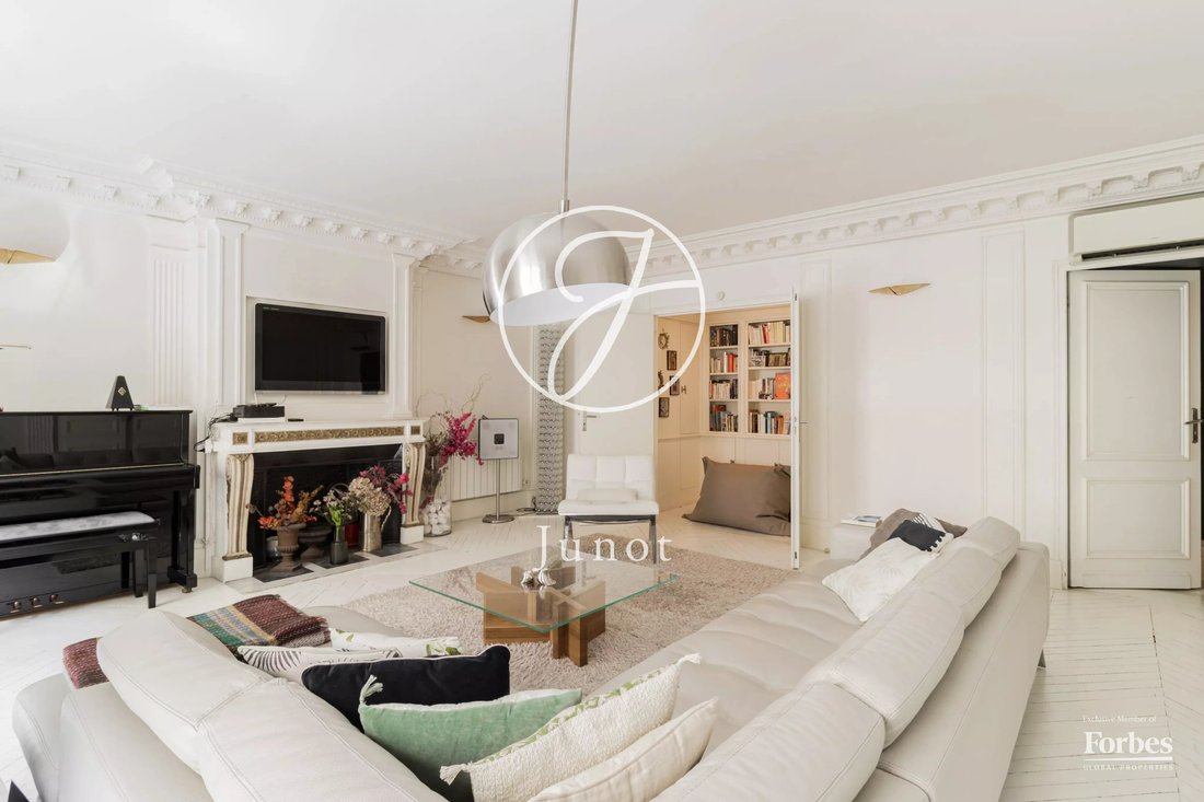 Apartment in Hoche-Friedland, Paris 8e Arrondissement, Paris 5 - 18003885