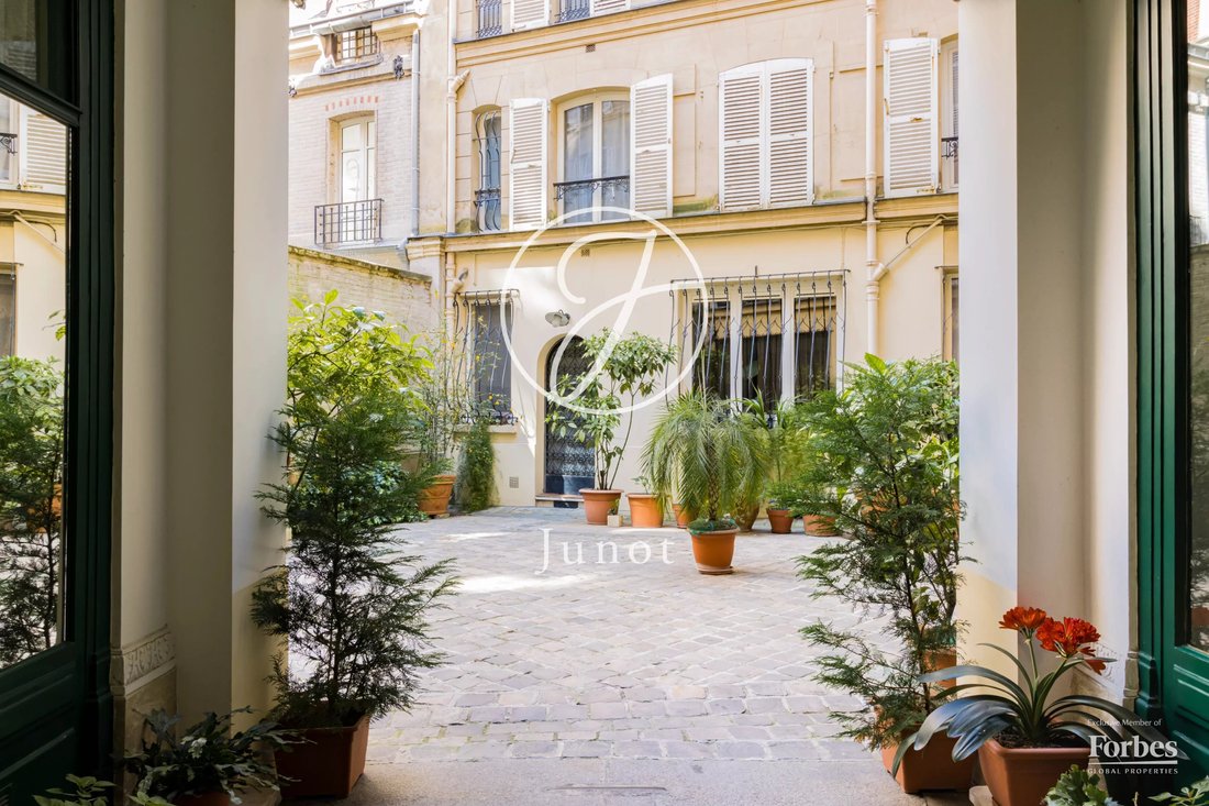 Apartment in Hoche-Friedland, Paris 8e Arrondissement, Paris 4 - 18003885