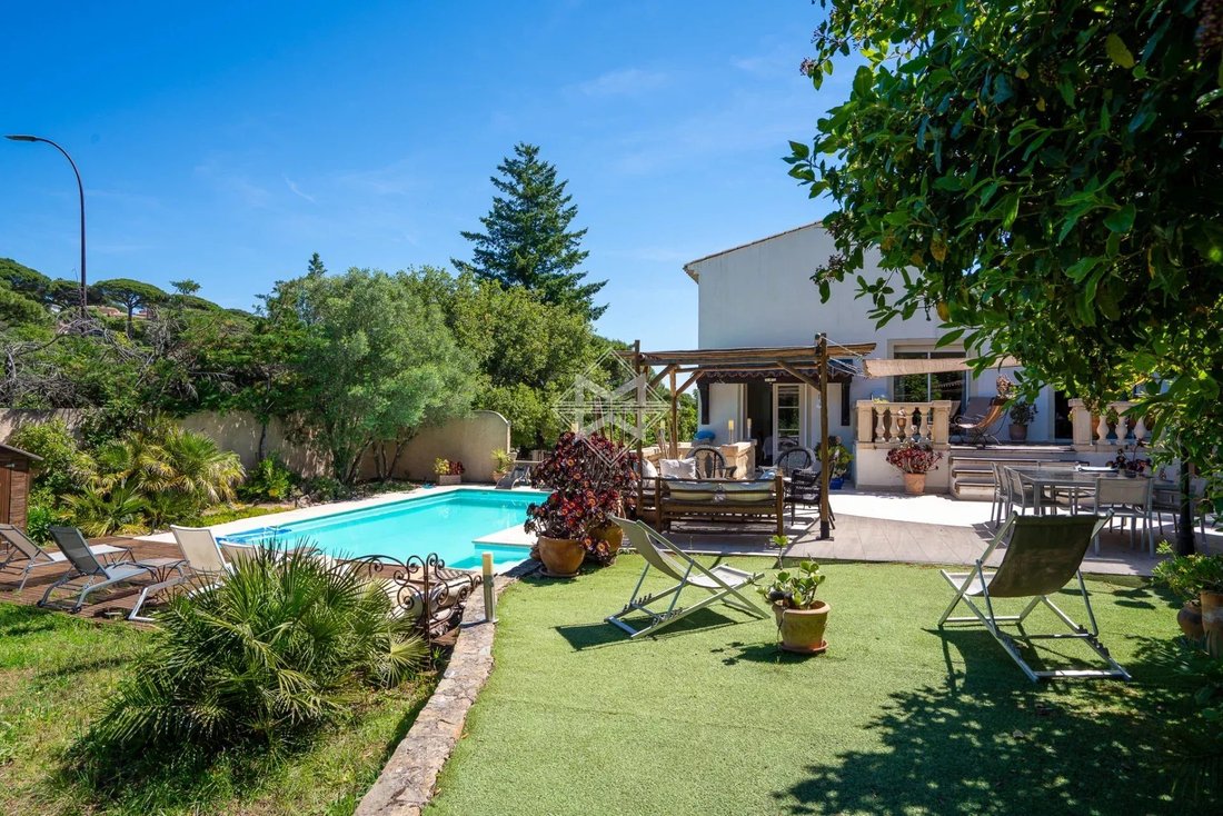Villa in Nartelle-Noyer-Bellevue-bd des Sardinaux, Sainte-Maxime, France 1 - 18003940
