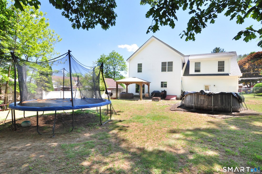 House in Windsor Locks, Connecticut, United States 4 - 18003708