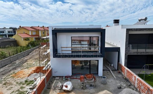 Villa in Silveira, Lisbon, Portugal 1