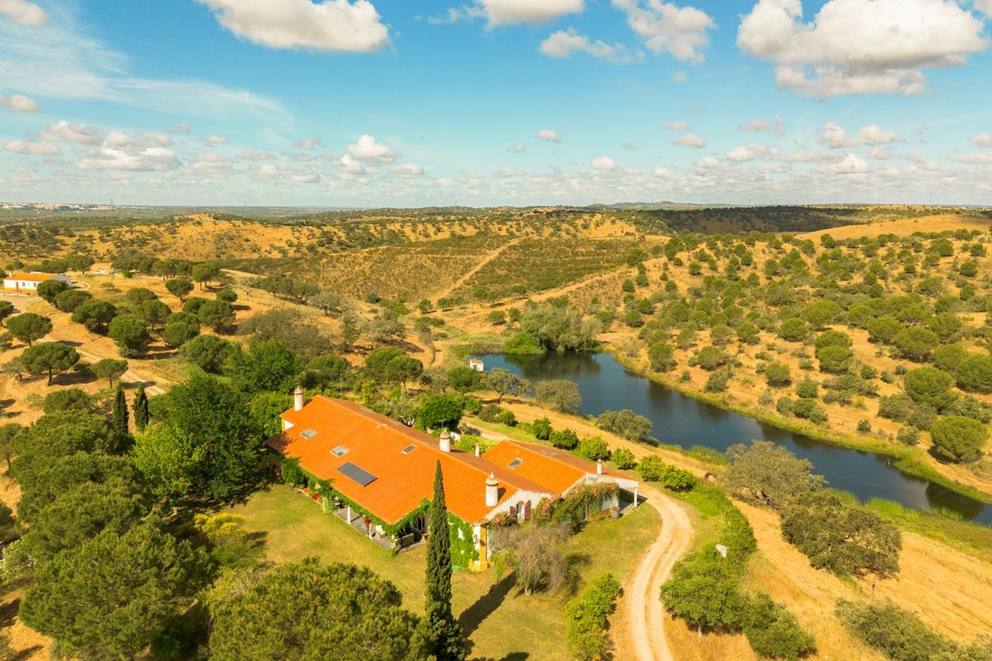 Farm Ranch in Moura (Santo Agostinho e Sao Joao Batista) e Santo Amador, Beja District, Portugal 1 - 18003677