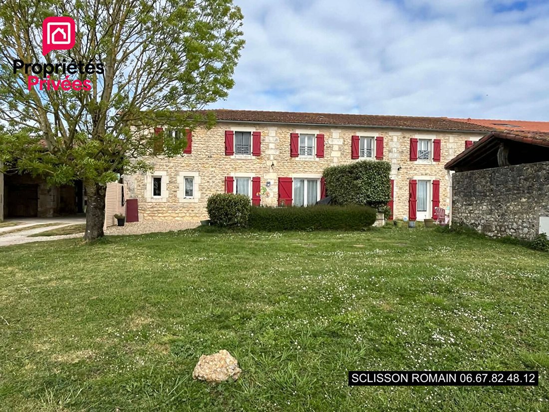 Champagne, Nouvelle-Aquitaine, France 1 - 18004070