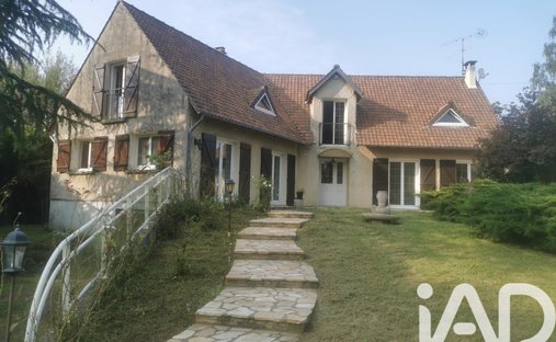 House in Saint-Sauveur-sur-Ecole, Ile-de-France, France 1