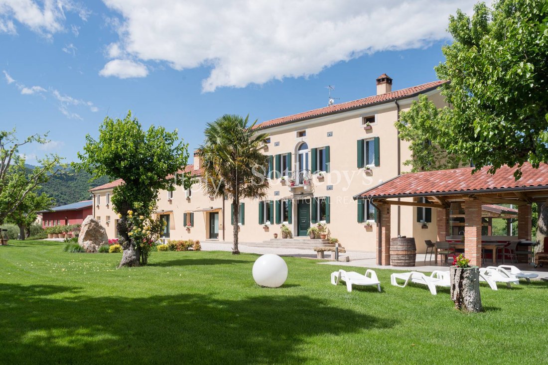 House in Vittorio Veneto, Veneto, Italy 2 - 18004278