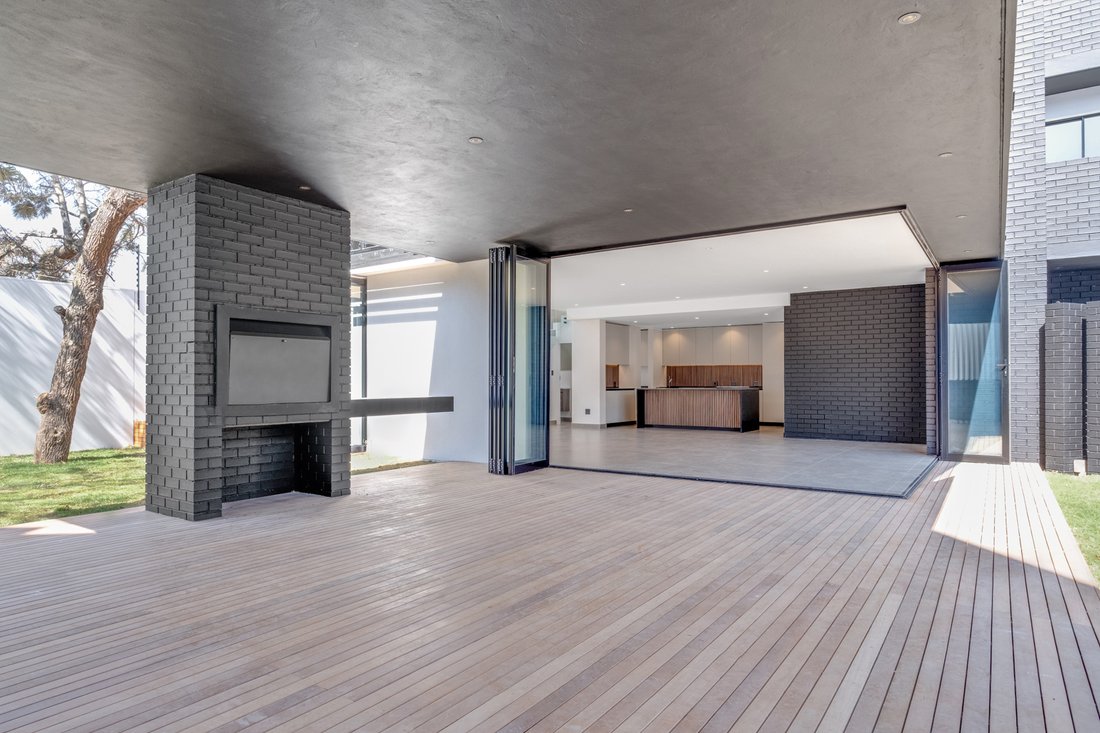 Country House in Benmore Gardens, Gauteng, South Africa 5 - 17949730