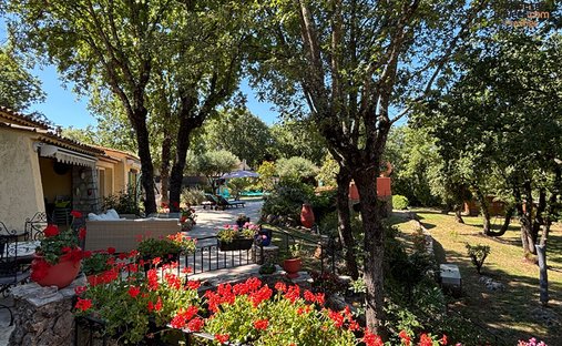 Villa in Saint-Paul-en-Forêt, Provence-Alpes-Côte d'Azur, Frankreich 1