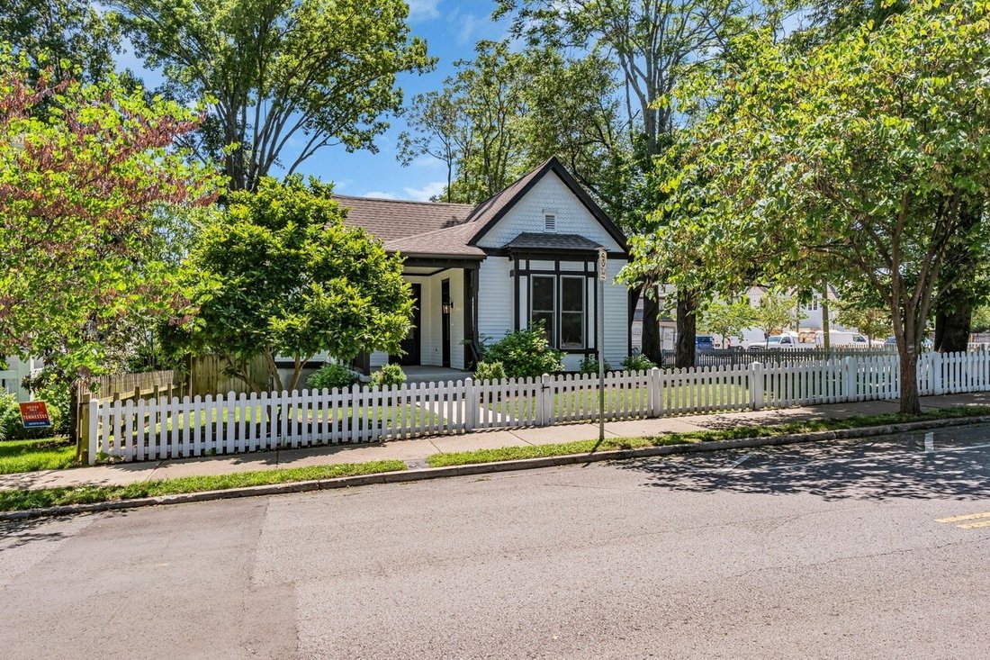 Nashville, Tennessee, United States 1 - 18004459