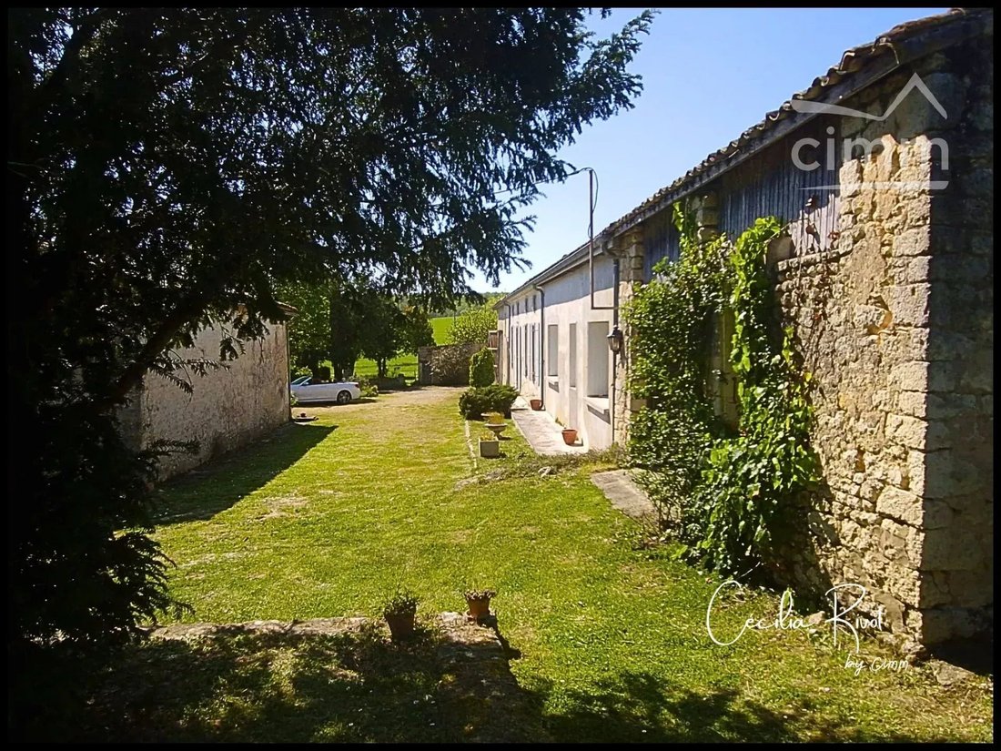 House in Mirambeau, Nouvelle-Aquitaine, France 2 - 18005526
