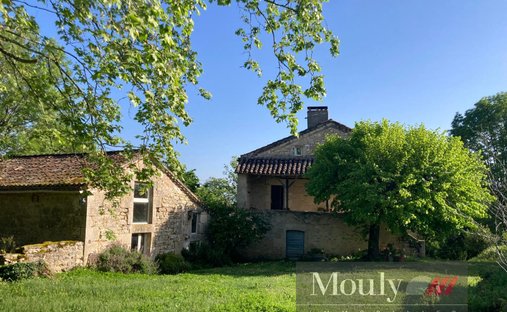 Estate in Trespoux-Rassiels, Occitania, France 1