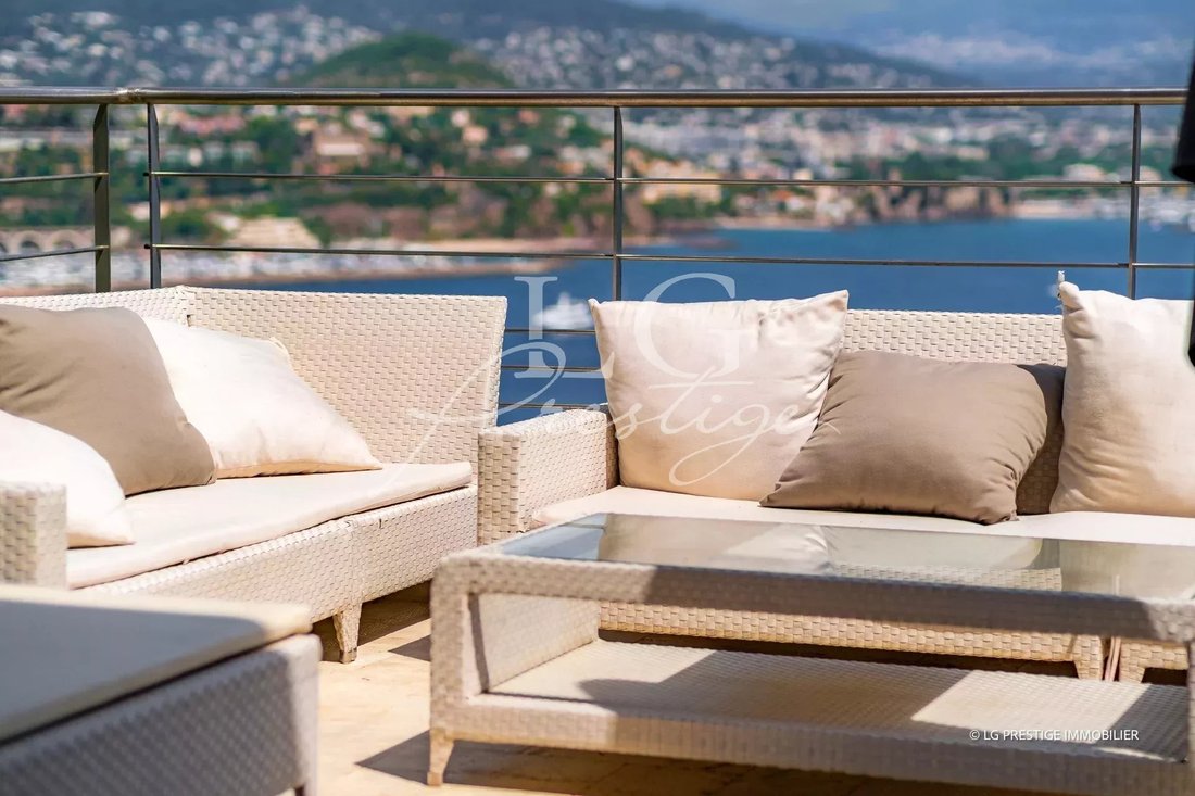 Villa in Théoule-sur-Mer, Provence-Alpes-Côte d'Azur, France 1 - 15728511