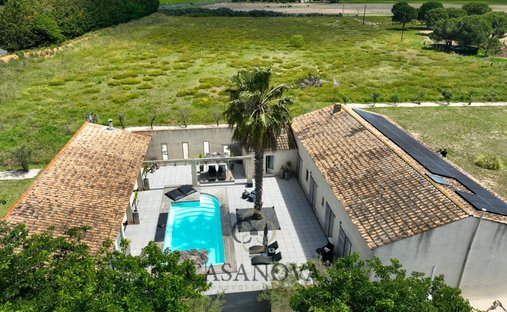 House in Centre Ville, Aigues-Mortes, France 1