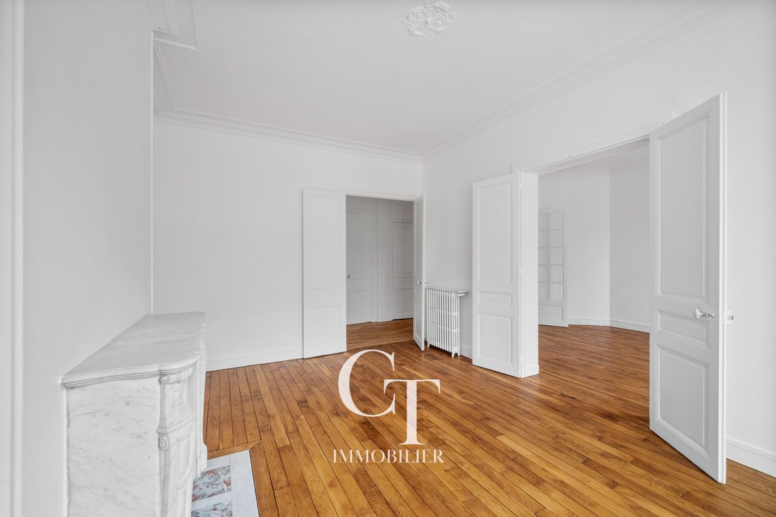 Apartment in Domaine National du Château, Versailles, France 4 - 18009443
