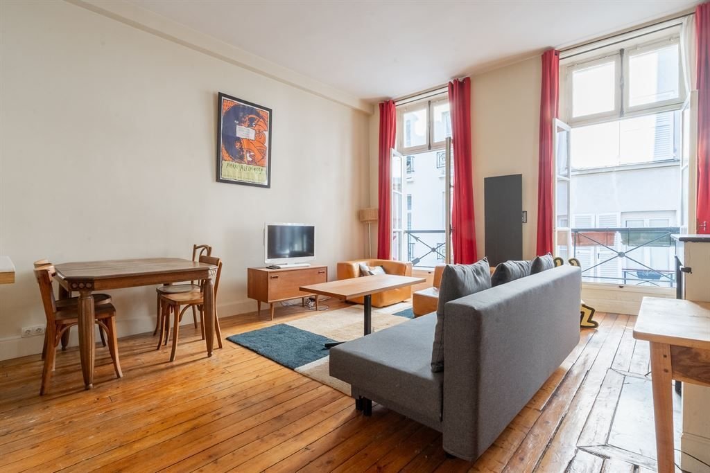 Apartment in Palais Royal, Paris 1er Arrondissement, Paris 4 - 18008801