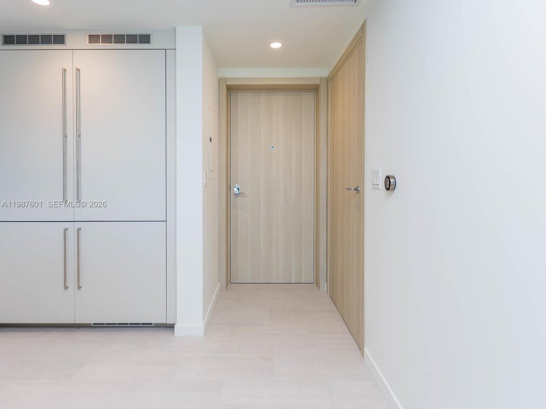 Condo in Miami, Florida, United States 5 - 18005215