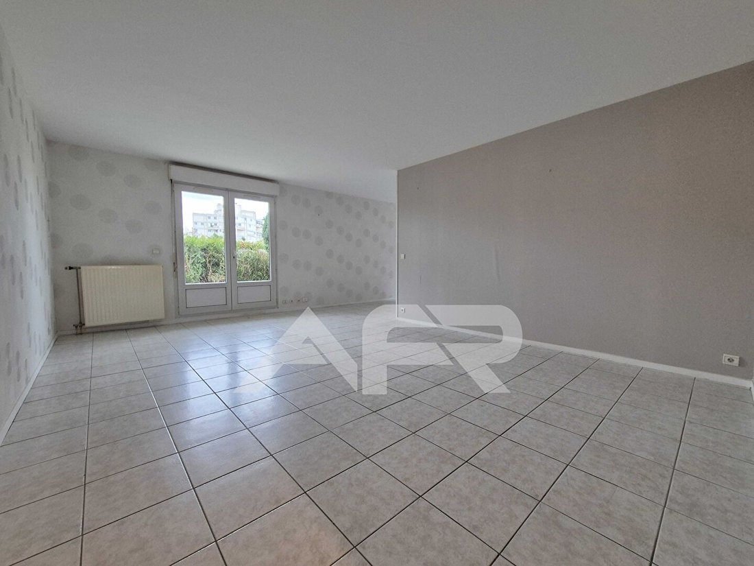Apartment in Chatou, Ile-de-France, France 4 - 18009007