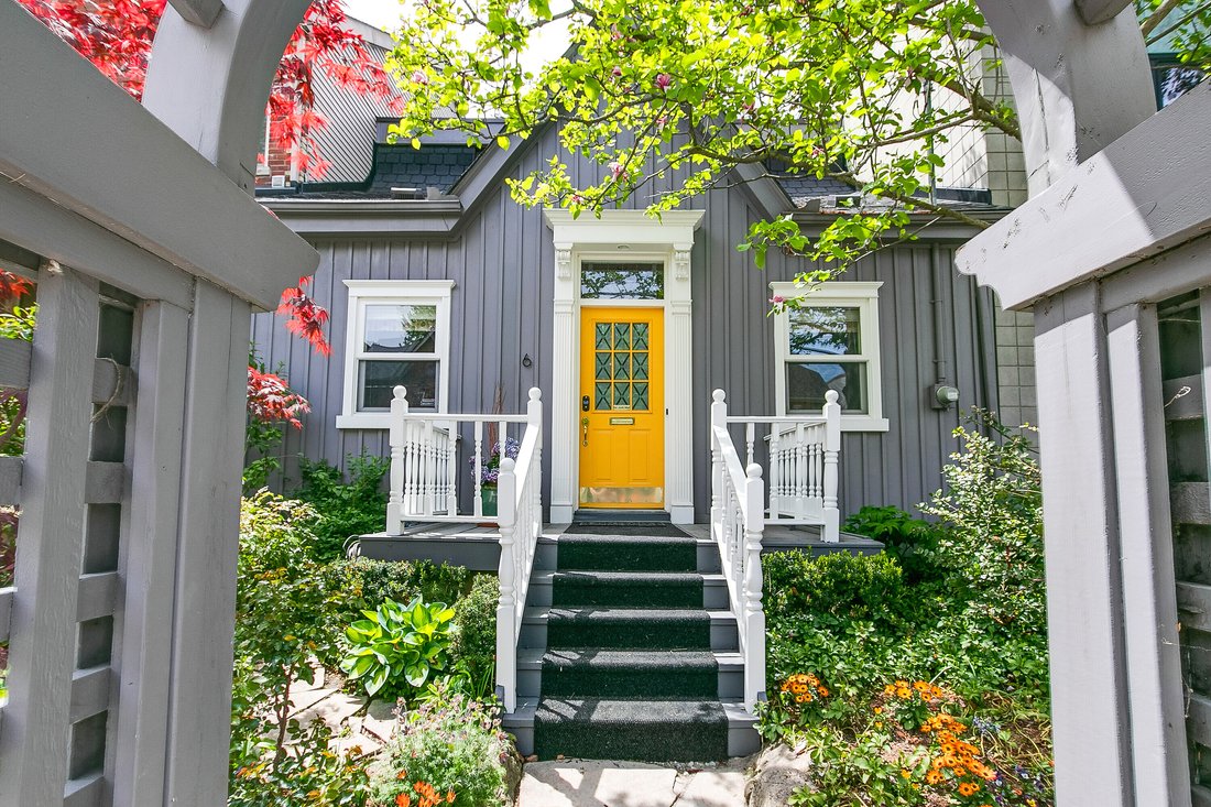 House in Toronto, Ontario, Canada 3 - 18010433