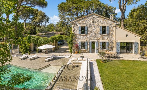 House in Centre Ville, Aigues-Mortes, France 1