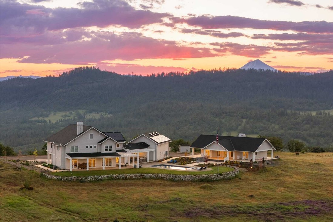House in Medford, Oregon, United States 1 - 18010402