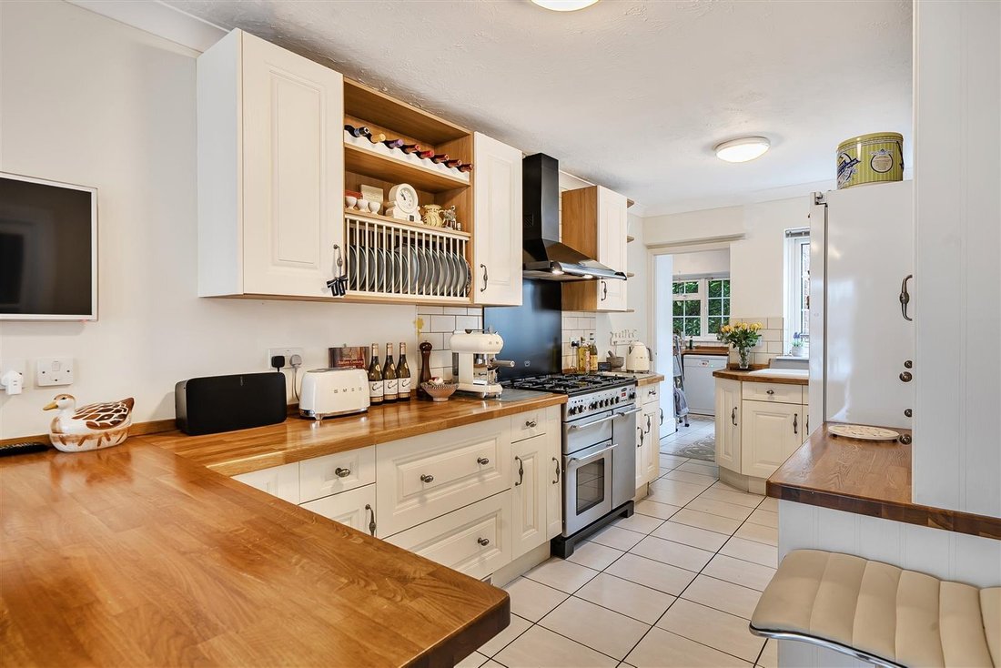 House in Banstead, Reigate and Banstead, England 2 - 18004818