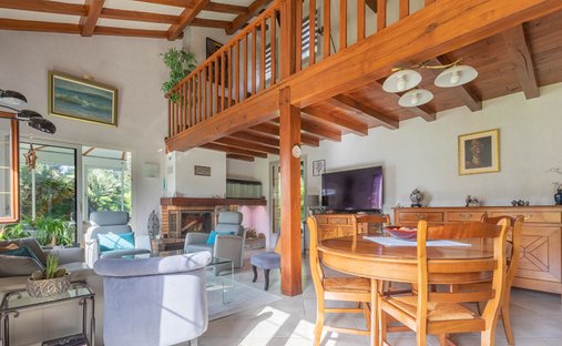 Villa in Nord, Basse-Goulaine, France 1
