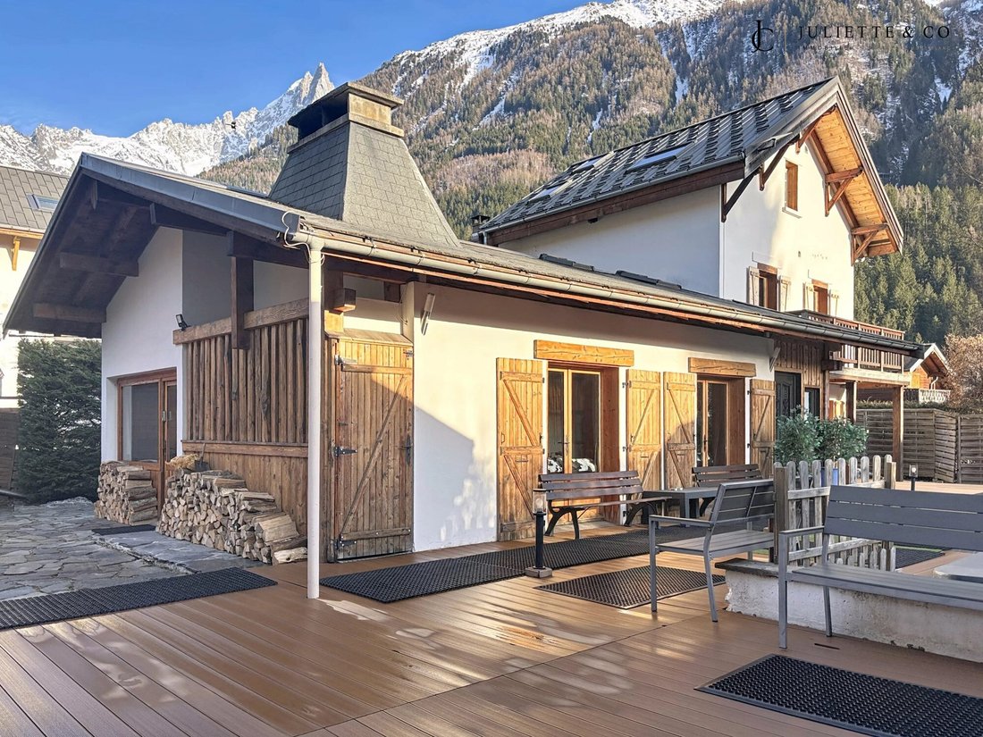 Chalet in Chamonix-Mont-Blanc, Auvergne-Rhône-Alpes, France 3 - 18012287