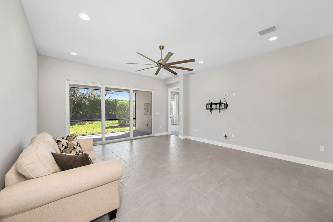 Bonita Springs, Florida, United States 4 - 17355821
